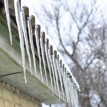 How to Avoid Ice Problems on Your Roof This Winter