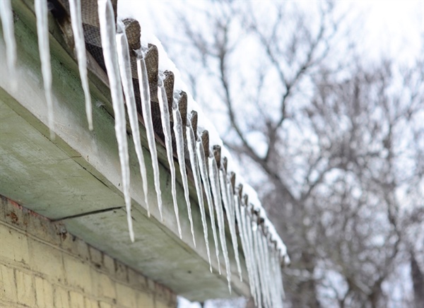 How to Avoid Ice Problems on Your Roof This Winter