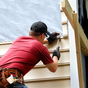 How Do You Decide Between Siding Repair or Replacement?