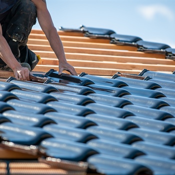 Best Time of Year to Replace Your Roof: Seasonal Advantages and Considerations
