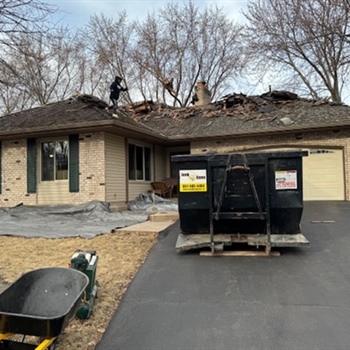 What Should Homeowners Expect During a Roof Replacement Project?